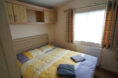 Photo 3 - Modern 3 Bedroom 2 Bathroom Caravan With Decking