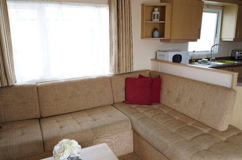 Photo 14 - Modern 3 Bedroom 2 Bathroom Caravan With Decking