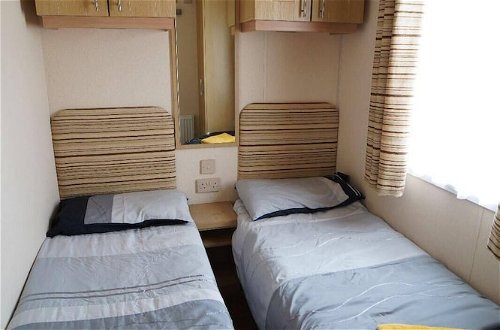 Foto 2 - Modern 3 Bedroom 2 Bathroom Caravan With Decking
