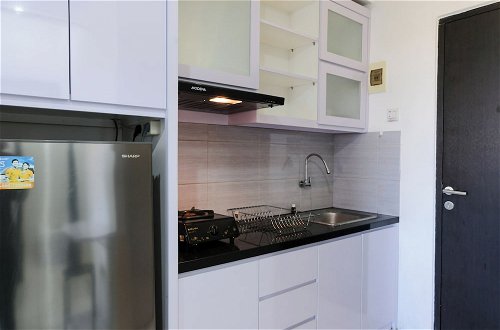 Foto 9 - Good Deal And Comfy 2Br At Grand Asia Afrika Apartment
