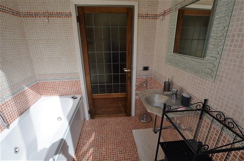 Photo 15 - Elegant Apartment for 3 in Firenze With Elevator