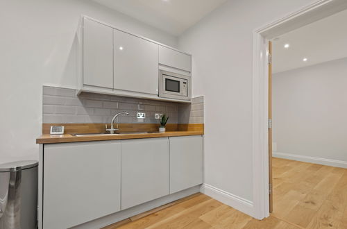 Photo 9 - Three Bed Spacious Apartment in Dalston