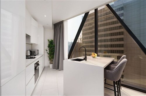 Photo 5 - Maison Privee - Sleek and Sunny Apt in Business Bay w/ Canal Views