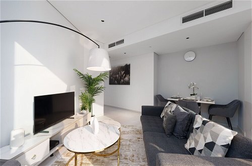 Photo 14 - Maison Privee - Sleek and Sunny Apt in Business Bay w/ Canal Views