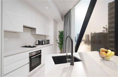 Photo 6 - Maison Privee - Sleek and Sunny Apt in Business Bay w/ Canal Views