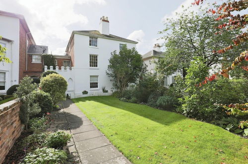 Photo 1 - Charming 4-bed Georgian Home in Central Worcester