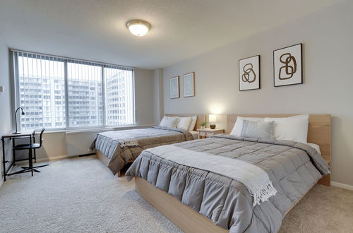 Photo 10 - Elegant apt with great Crystal City view