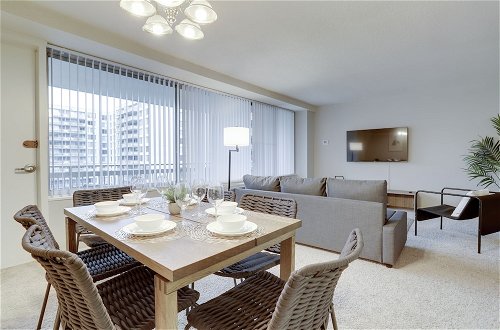 Photo 13 - Elegant apt with great Crystal City view