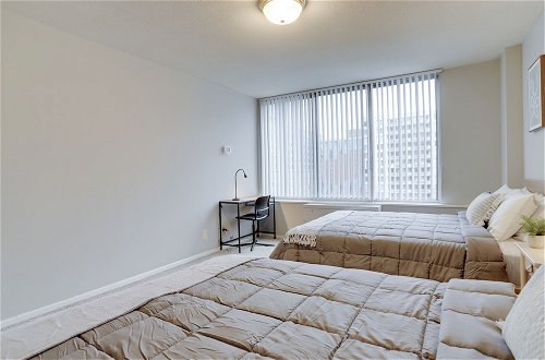 Photo 11 - Elegant apt with great Crystal City view