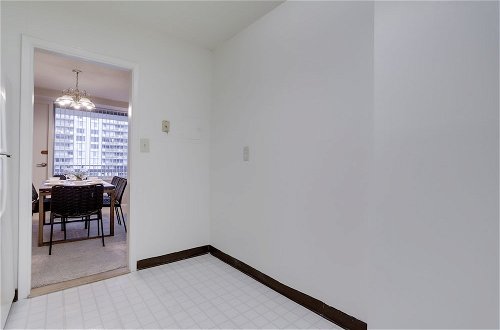 Foto 19 - Elegant apt with great Crystal City view