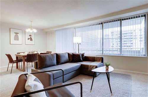 Photo 26 - Elegant apt with great Crystal City view