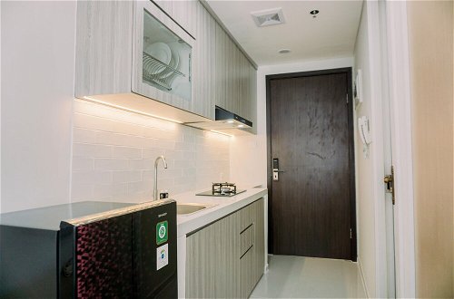 Photo 7 - Brand New And Good Choice Studio At Daan Mogot City Apartment