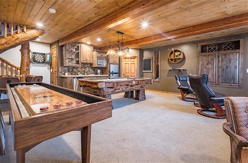 Foto 32 - Angels Camp Lodge by Avantstay Log Style Home w/ Game Room & Hot Tub in Great Location