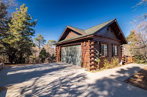 Foto 41 - Angels Camp Lodge by Avantstay Log Style Home w/ Game Room & Hot Tub in Great Location