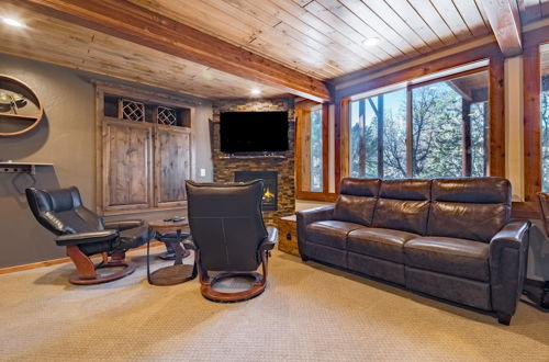 Photo 6 - Angels Camp Lodge by Avantstay Log Style Home w/ Game Room & Hot Tub in Great Location