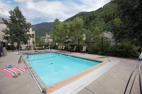 Photo 11 - Viking Lodge 319 by Avantstay Great Ski Access w/ Communal Pool & Hot Tub