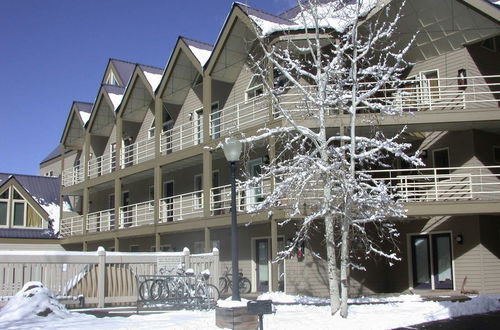 Photo 10 - Viking Lodge 319 by Avantstay Great Ski Access w/ Communal Pool & Hot Tub