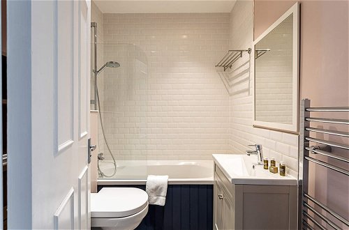 Foto 28 - Newly Renovated Two Bedroom Kensington Flat