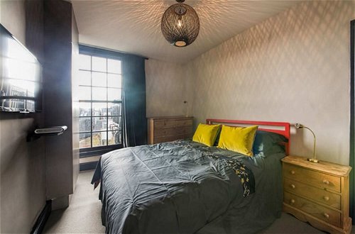 Photo 3 - Newly Renovated Two Bedroom Kensington Flat