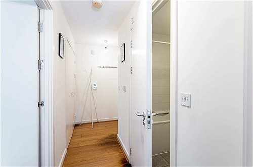 Photo 19 - Modern 1 Bedroom Apartment in West London