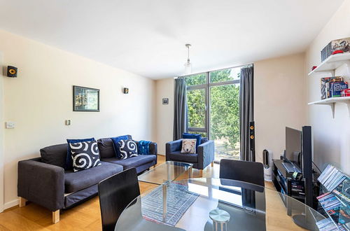 Photo 14 - Modern 1 Bedroom Apartment in West London