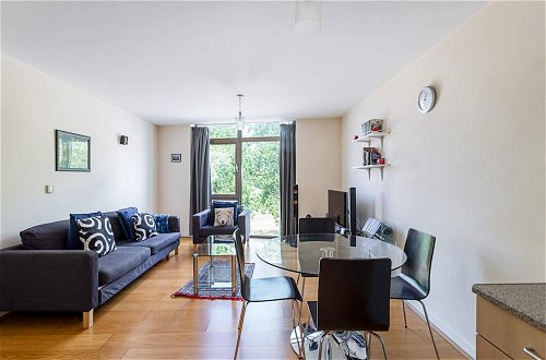 Photo 15 - Modern 1 Bedroom Apartment in West London
