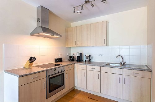 Photo 8 - Modern 1 Bedroom Apartment in West London