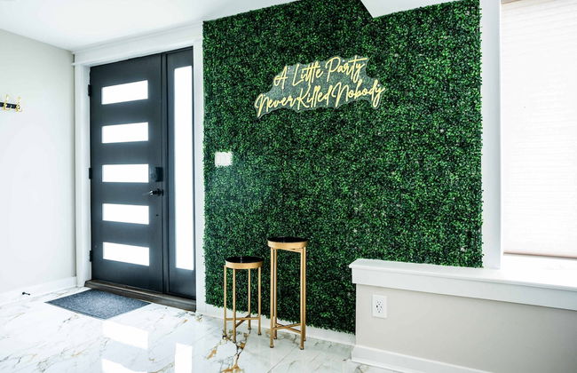 Gatsby Theme Near Downtown w Game Room, EV Charger - Foto 19