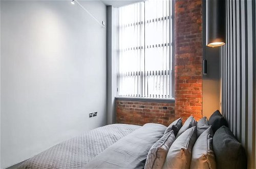 Photo 11 - Immaculate 1-bed Apartment in Manchester