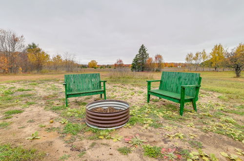 Foto 5 - Spacious De Tour Village Home Near Lake Huron