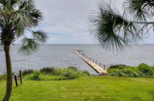 Foto 19 - Carrabelle Retreat w/ Boat Dock + Views of Gulf