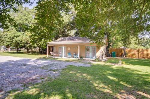 Foto 7 - Charming Waveland Retreat w/ Private Porch