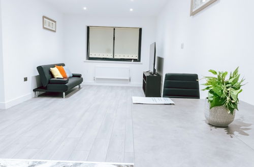 Photo 12 - Inviting 1 Bed Apartment in Purley