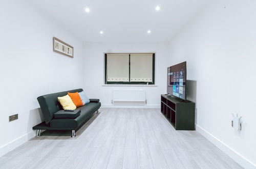 Photo 11 - Inviting 1 Bed Apartment in Purley