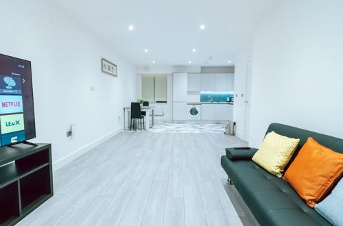Photo 6 - Inviting 1 Bed Apartment in Purley