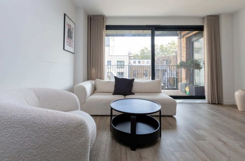 Photo 12 - Contemporary 2BD Flat W/balcony - Heart of Camden