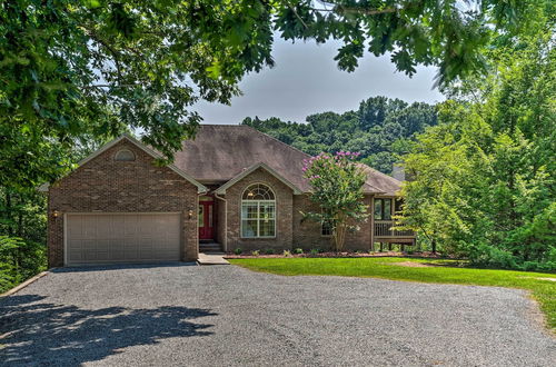 Photo 23 - Luxe Lake Cumberland Retreat w/ Decks on 1 Acre