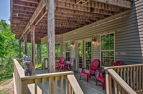 Photo 21 - Luxe Lake Cumberland Retreat w/ Decks on 1 Acre