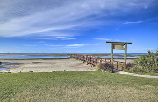 Foto 2 - Beachy Palm Harbor Escape: Swim Spa Pool & Gazebo