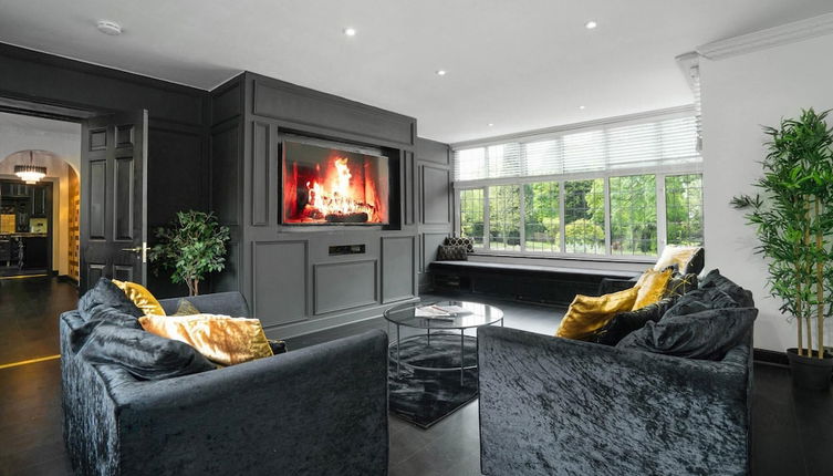 Photo 1 - Luxury Designer Mansion in West Midlands Countryside