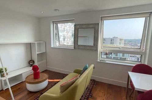 Foto 12 - Lovely Studio Flat With Pool - Canary Wharf