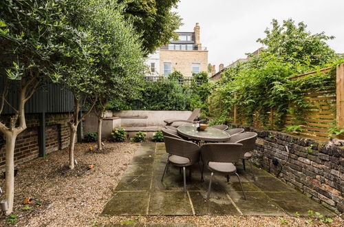 Photo 2 - Chic Wandsworth Home With Patio