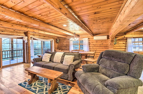 Foto 8 - Spacious Cabin w/ Decks Near Saratoga Springs