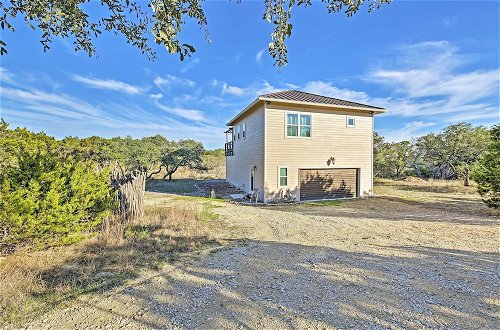 Foto 17 - Peaceful Hill Country Hideaway w/ Pond Views