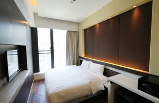 Photo 3 - Epoch Hotel