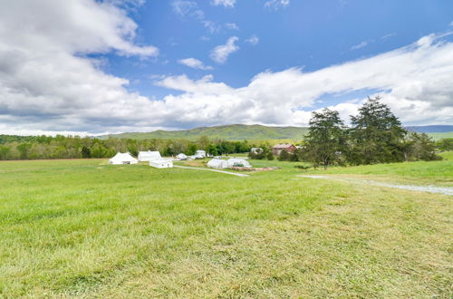 Foto 10 - Quiet Farmhouse on 77 Acres Near Shenandoah River