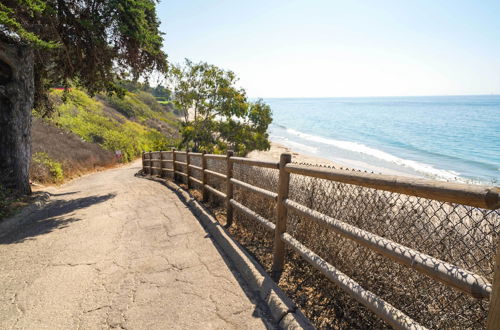 Photo 5 - Cozy Cali Condo, Walk to Summerland Beach