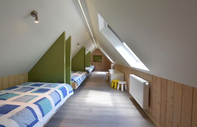 Spacious Holiday Home With Pond in Poperinge - Foto 6
