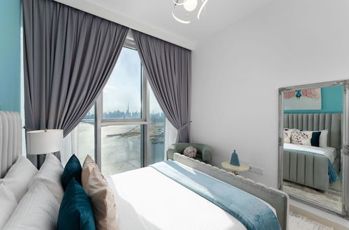 Photo 2 - Maison Privee - Trendy Apt on the Creek with Superb Dubai Skyline Vw