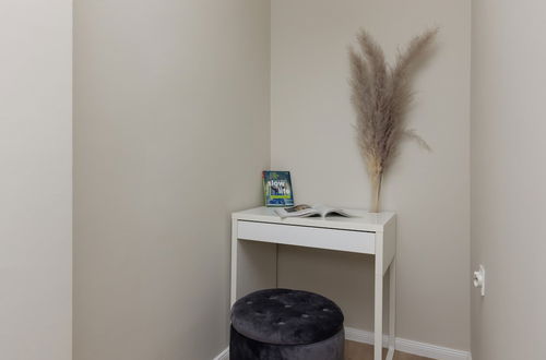 Photo 2 - Pet Friendly Apartment by Renters